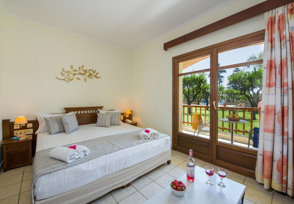 Фото Omega Platanias