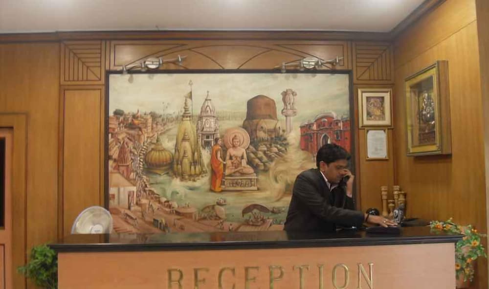 Фото Adb Rooms Hotel Surabhi International