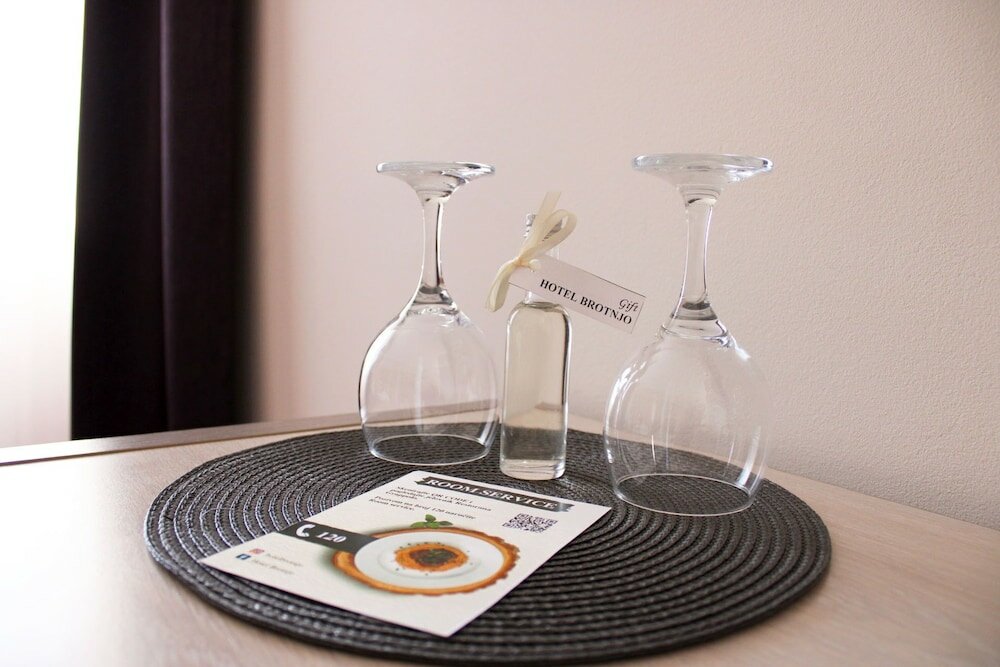 Фото Hotel Brotnjo