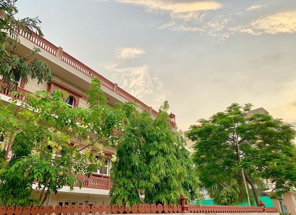 Фото Suryaa Villa - A City Centre Hotel