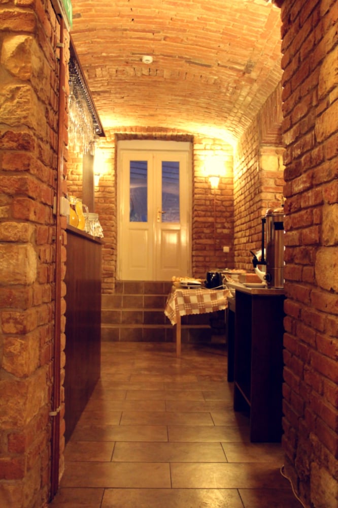 Фото Trevi Hotel