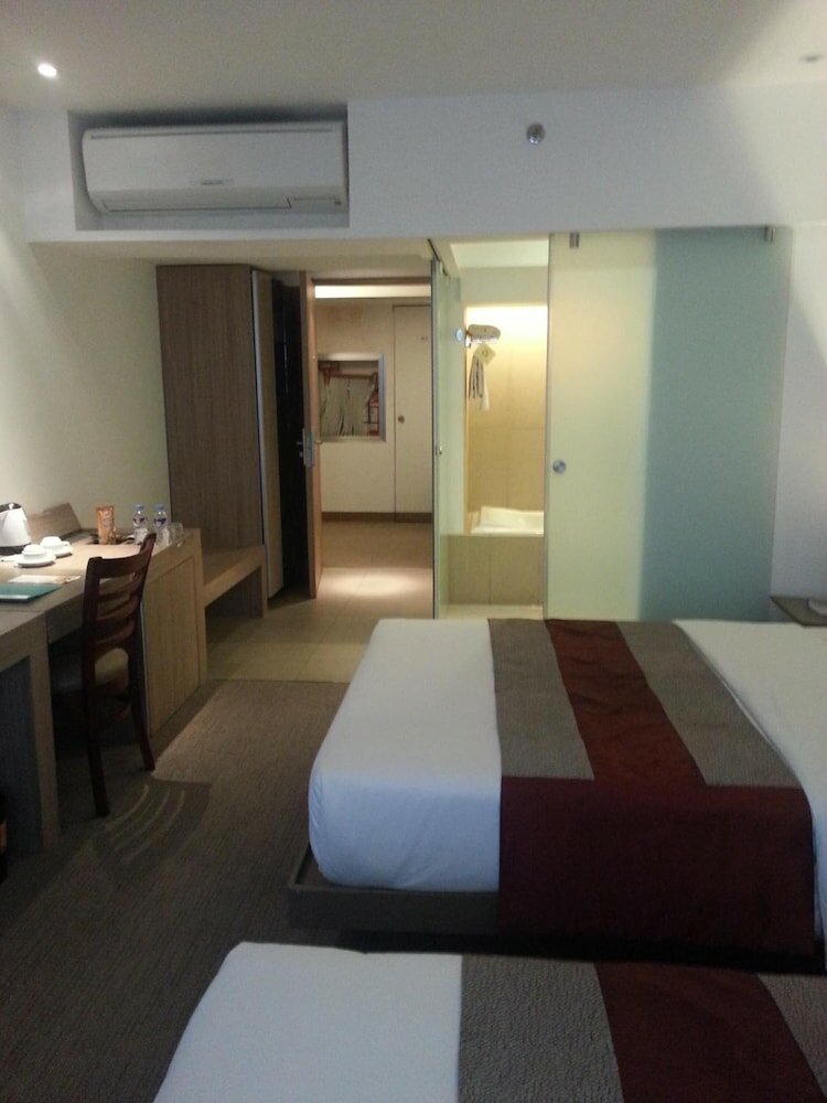 Фото The E-Hotel Makati