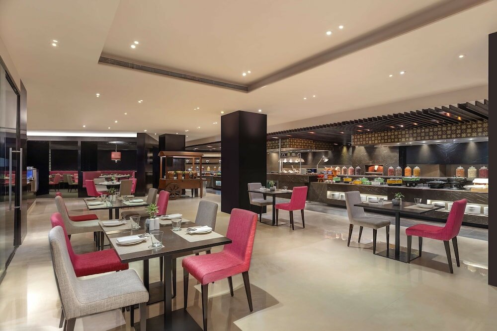 Фото Hilton Bangalore Embassy GolfLinks