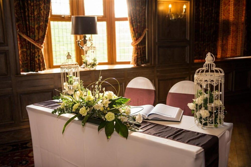 Фото The Royal Toby Hotel