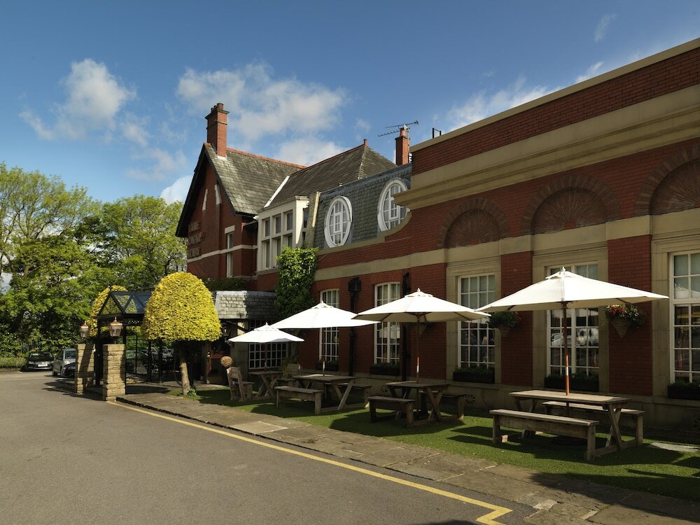 Фото The Royal Toby Hotel