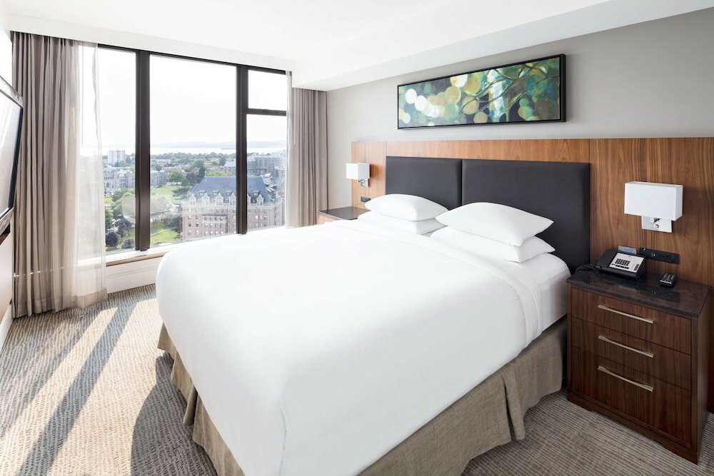 Фото DoubleTree by Hilton Hotel & Suites Victoria