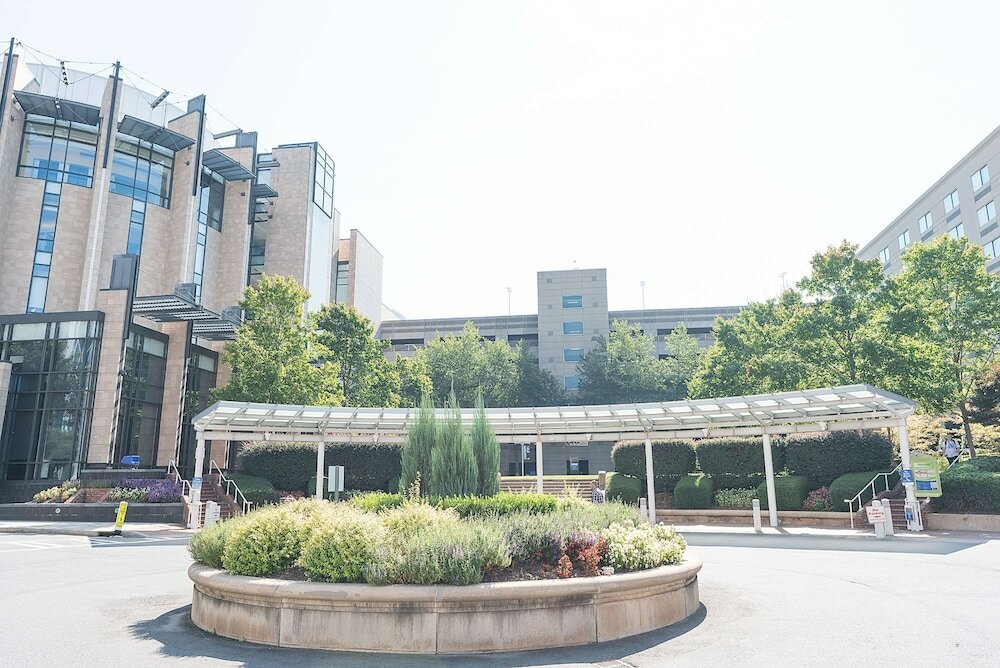 Фото Doubletree by Hilton Charlotte - Gateway Village