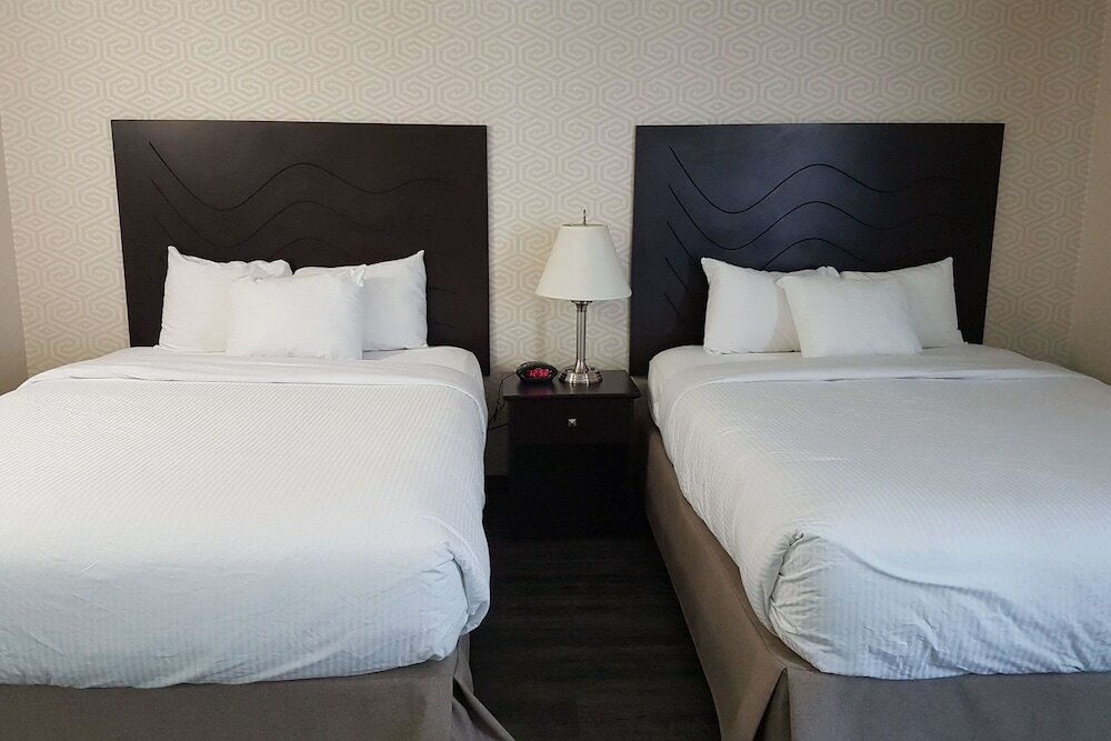 Фото Coast West Edmonton Hotel & Conference Centre