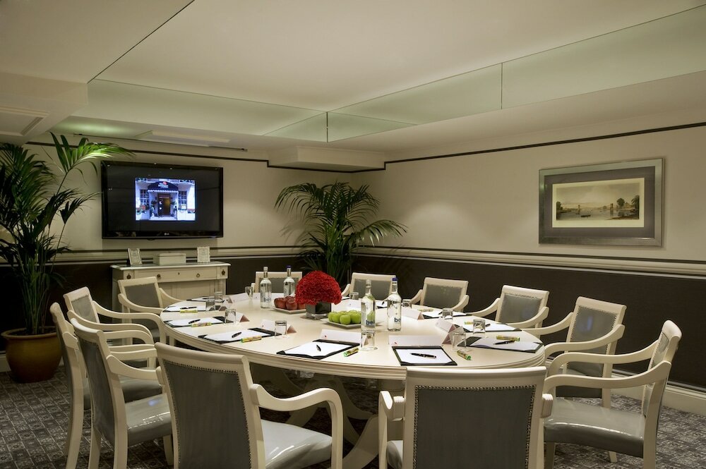 Фото The Montague On The Gardens by Red Carnation Hotel Collection