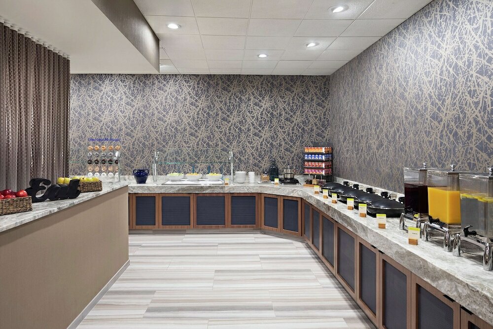 Фото DoubleTree by Hilton Hotel Newark Airport