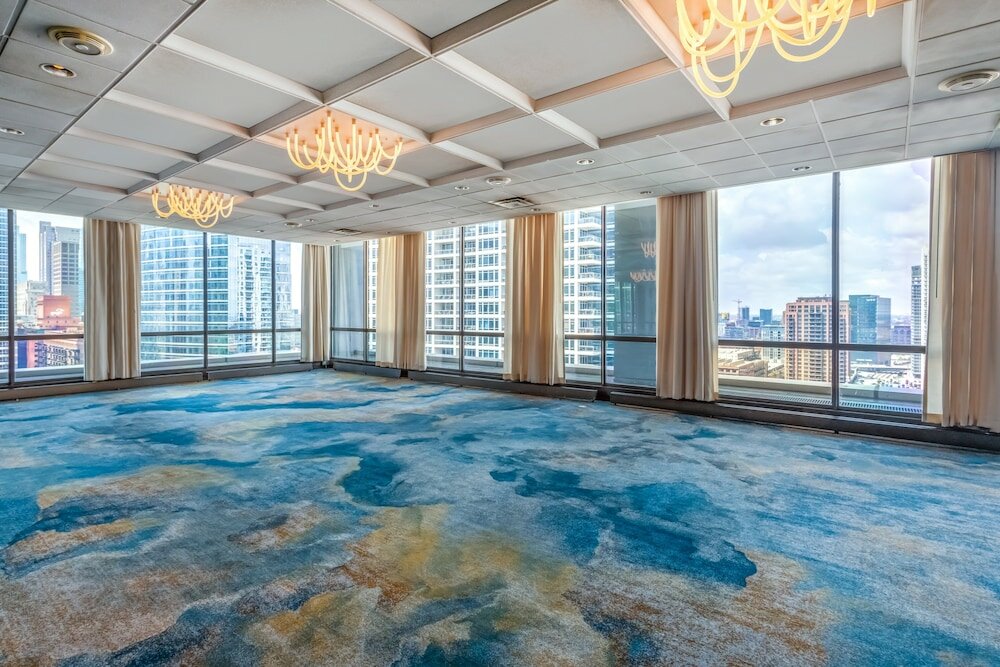 Фото Holiday Inn Chicago Dwtn Wolf Point, an Ihg Hotel