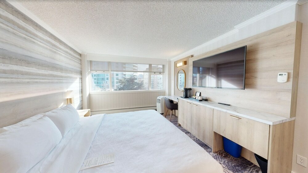 Фото Chateau Victoria Hotel & Suites