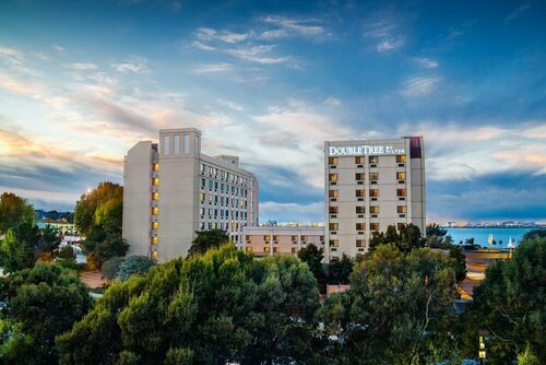 Гостиница DoubleTree by Hilton San Francisco Airport в Берлингейме