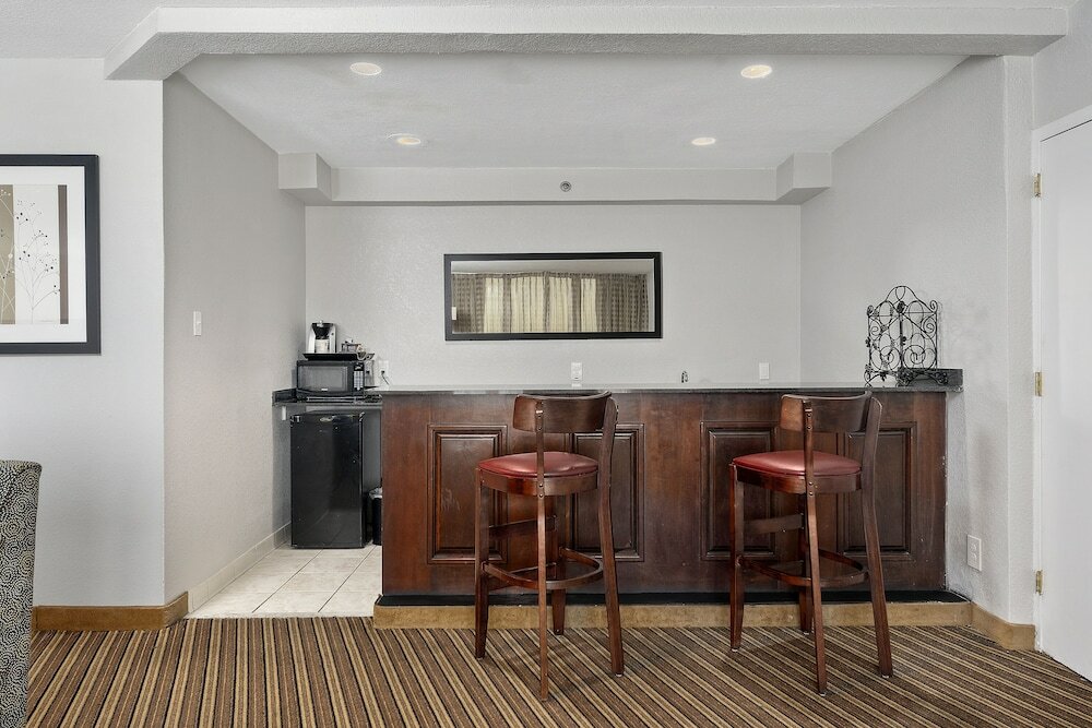 Фото Wyndham Garden Norfolk Downtown