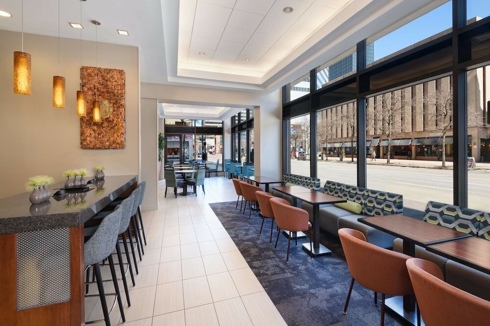 Фото Hampton Inn Cleveland-Downtown