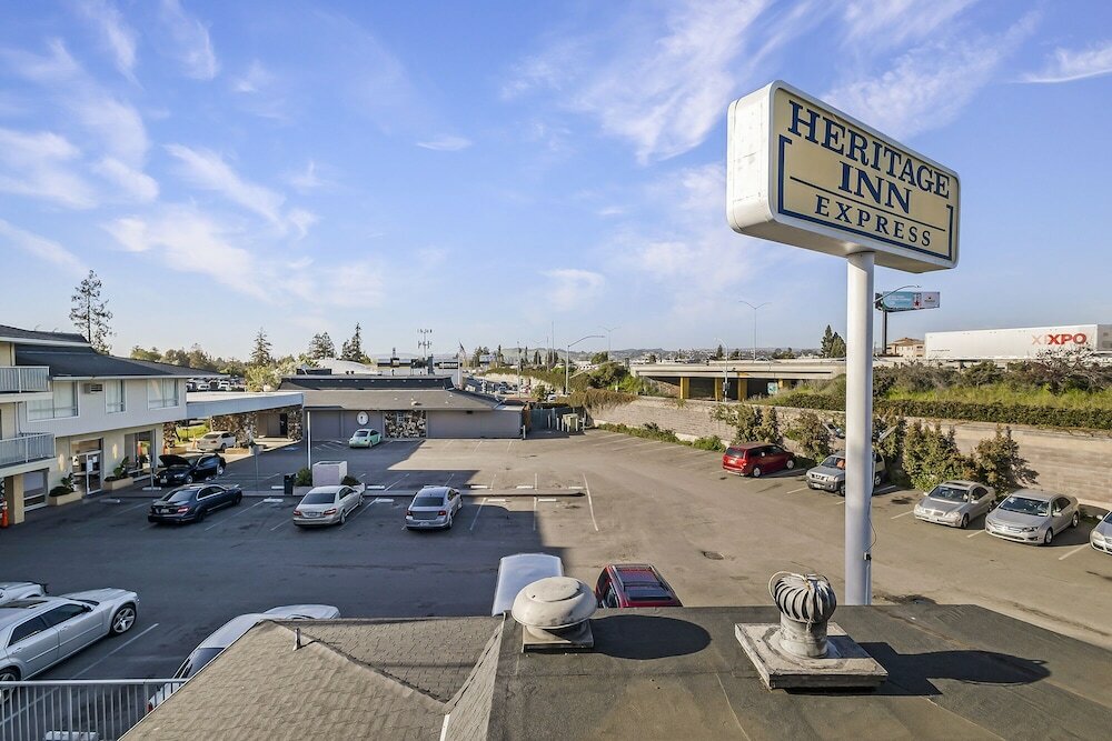 Фото Heritage Inn Express Hayward