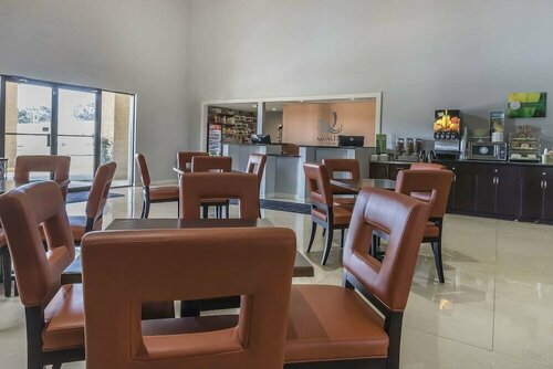 Гостиница Quality Inn & Suites Stuttgart North в Статгарте