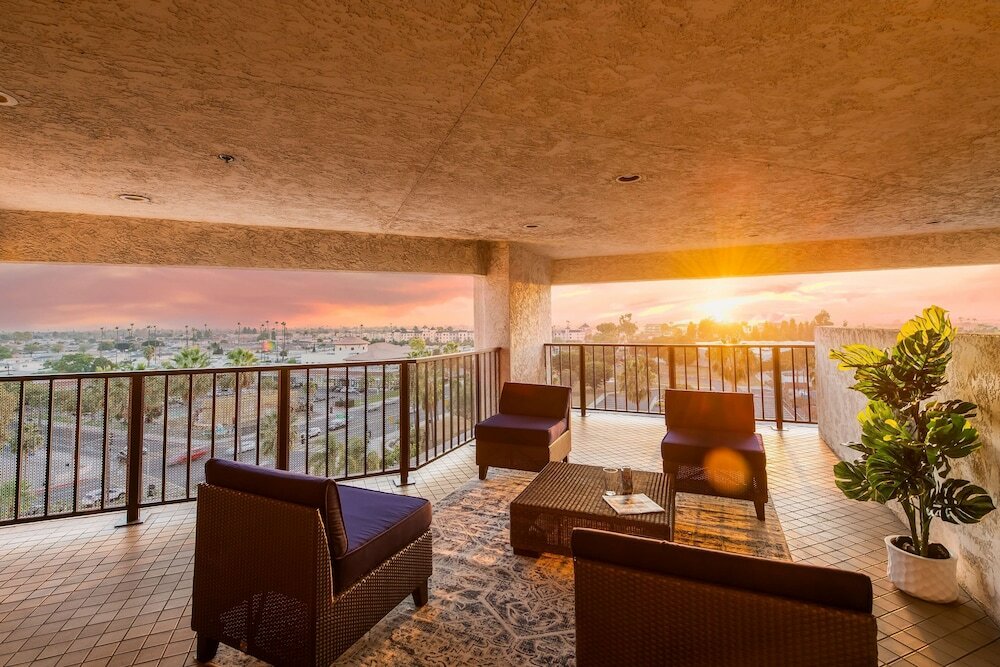 Фото DoubleTree by Hilton Carson