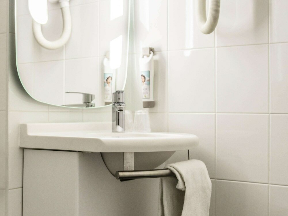 Фото Ibis Paris Grands Boulevards Opera 9th