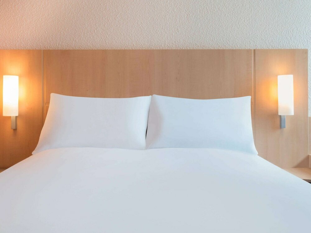 Фото Ibis Nantes Centre Gare Sud 