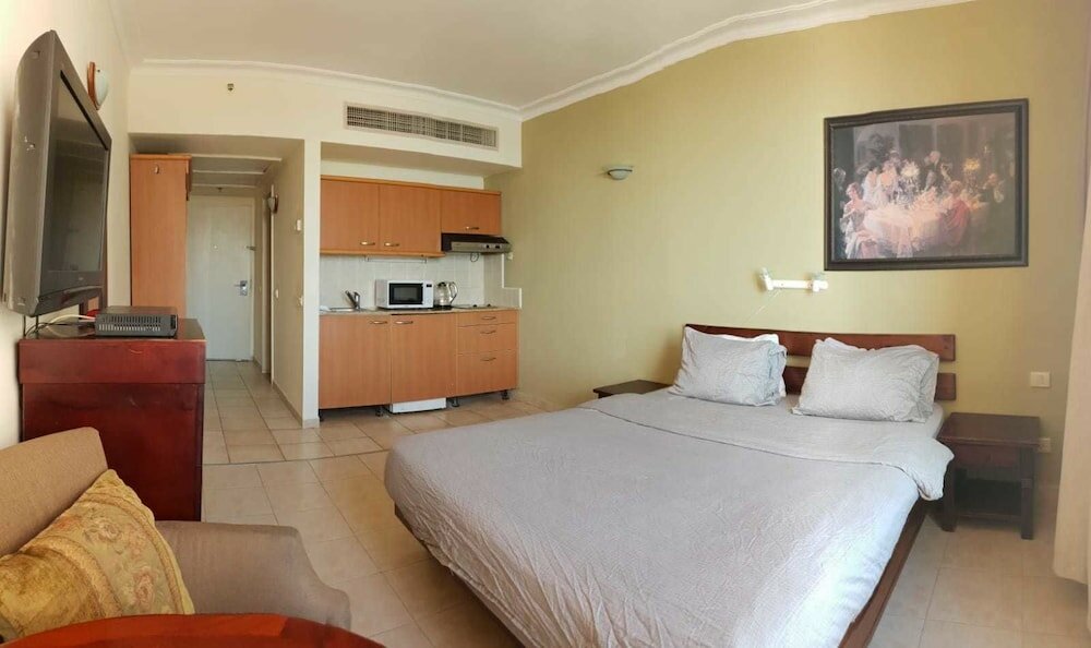 Фото Hof Hacarmel Apartments