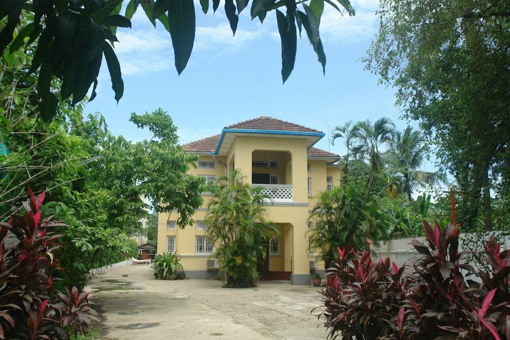 Фото Golden Guest Inn