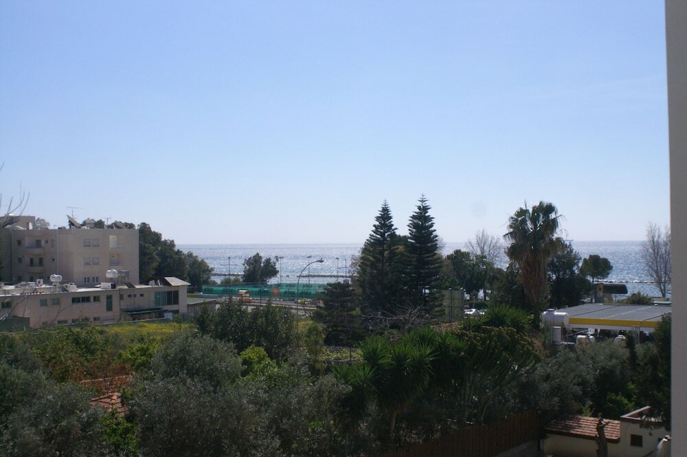 Фото The Caravel Hotel