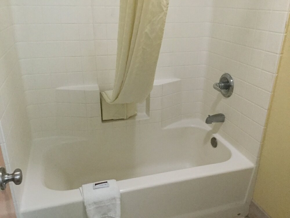 Фото Luxury Inn and Suites Seaworld Lackland