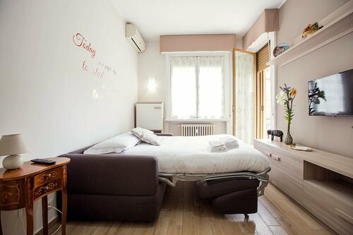Гостиница Lorenteggio Studio Apt в Милане