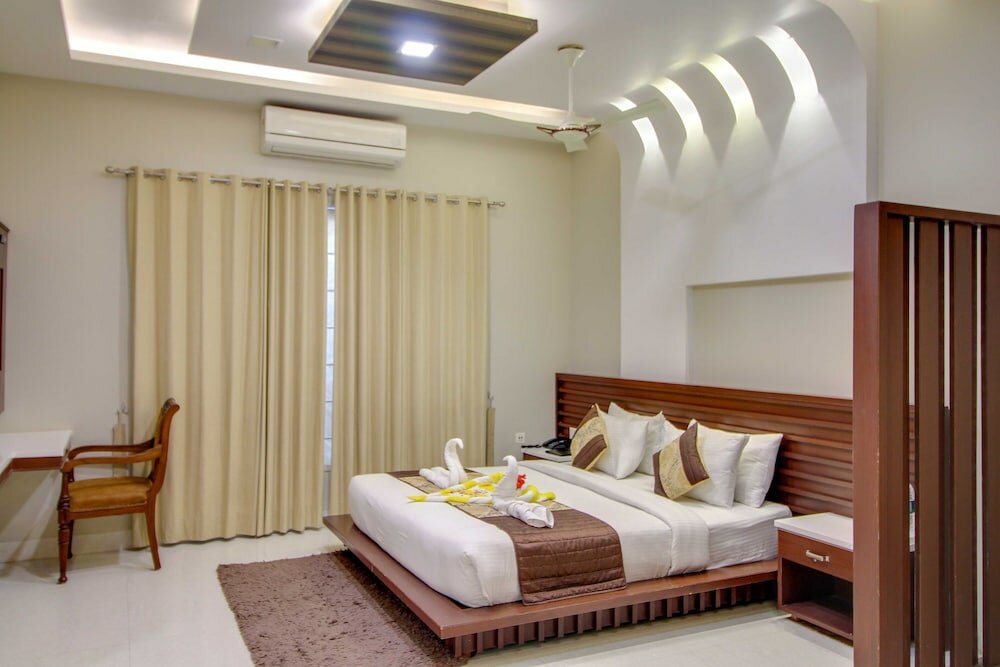 Фото Maulik Mansion Resort