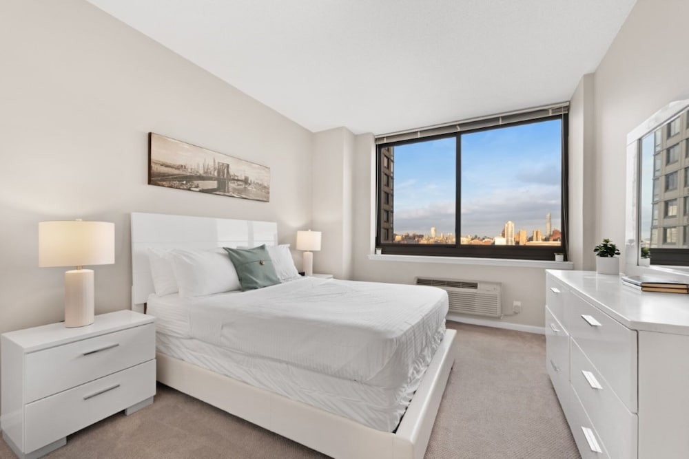 Фото Global Luxury Suites at Newport