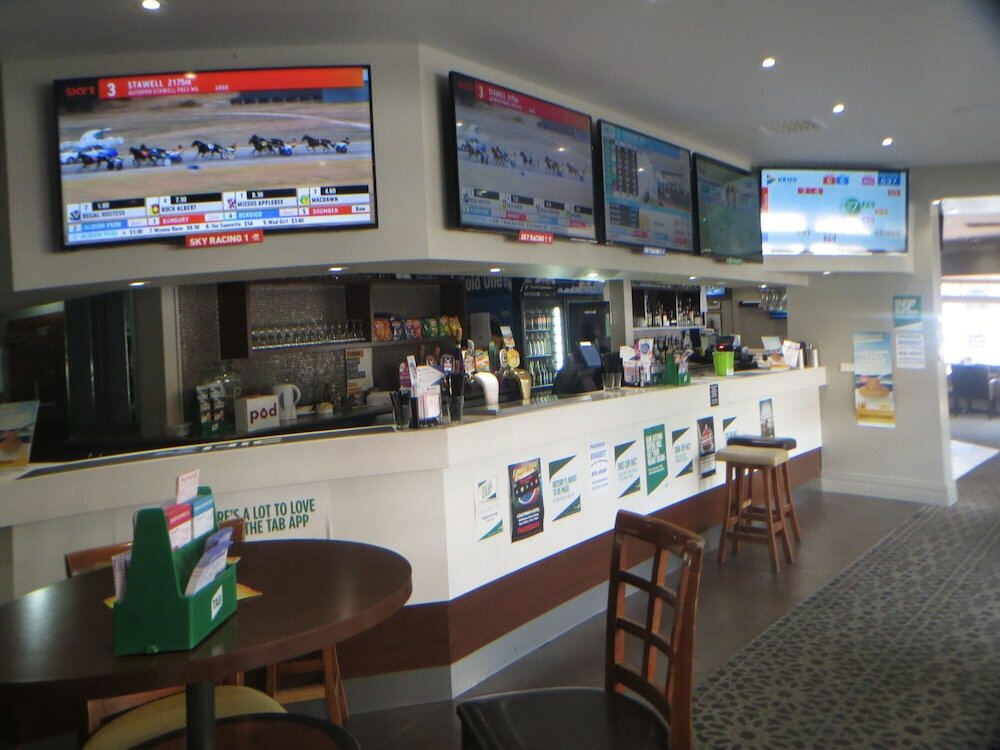 Фото Coachman Hotel Motel