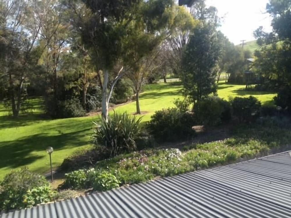 Фото Jugiong Motor Inn