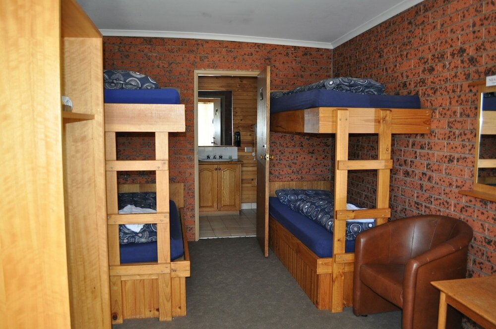 Фото Merrijig Motor Inn Resort