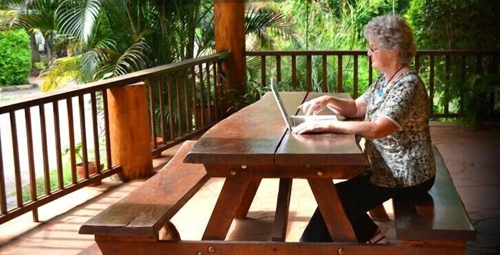 Фото Atherton Holiday Park