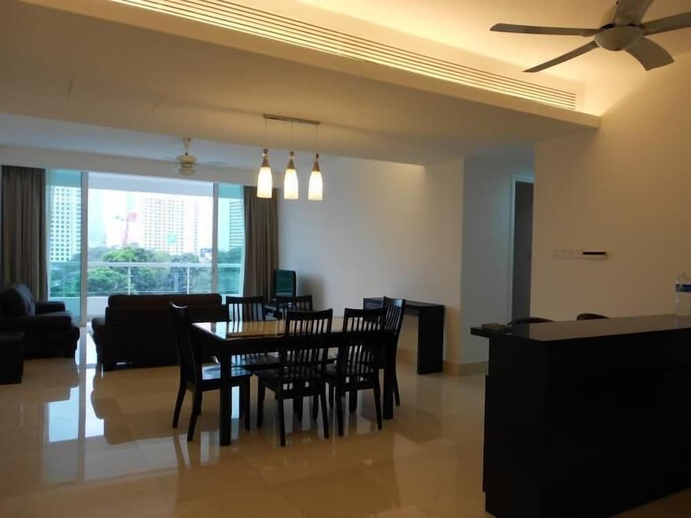 Фото Brunsfield Embassyview Condosuite