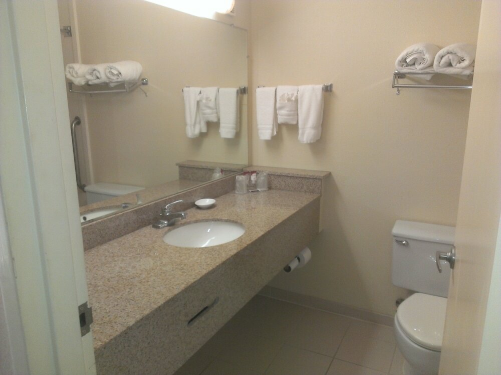 Фото Hotel I-64 Richmond