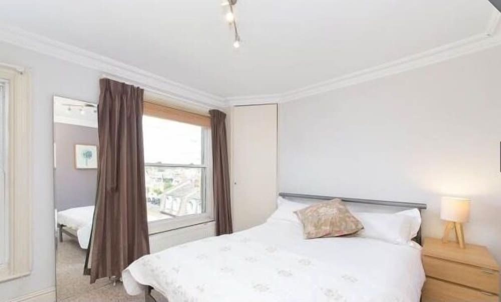 Фото Kensington Olympia Apartments