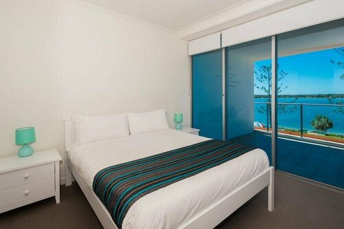 Гостиница Silvershore Apartments on the Broadwater в Голд-Кост