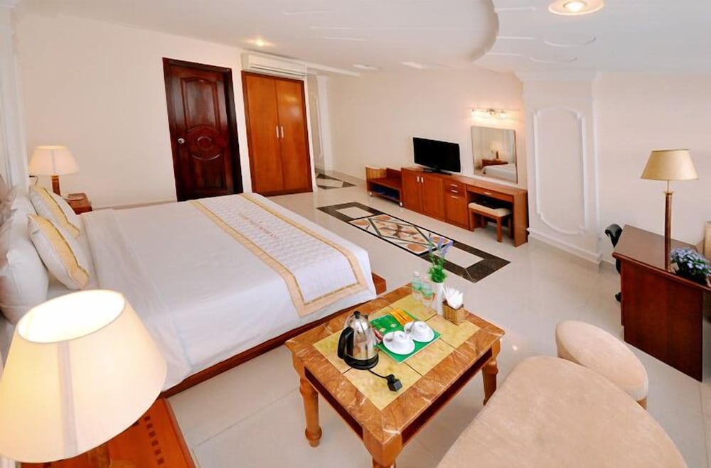 Фото Tan Hoang Long Hotel District 5