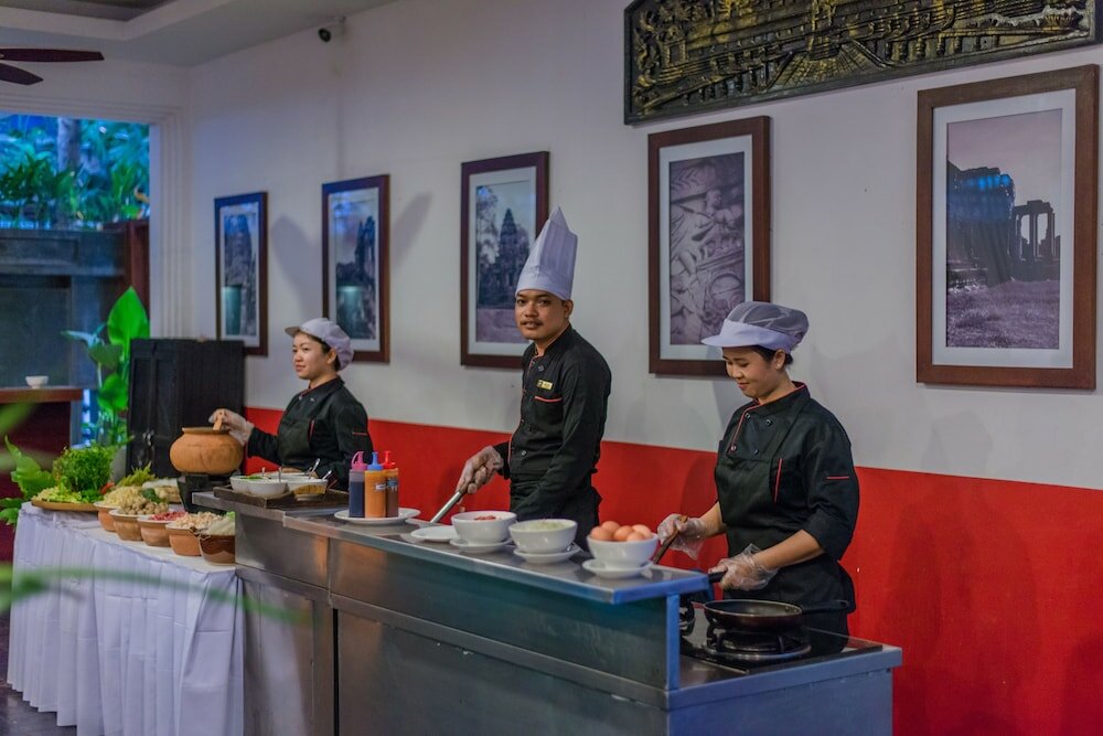 Фото Mekong Angkor Palace Hotel