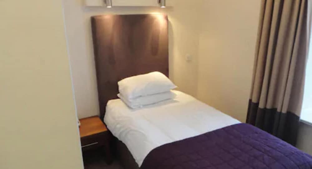 Фото Sandyford Hotel