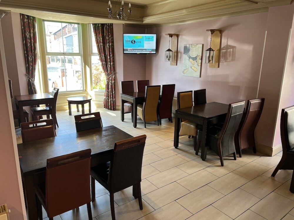 Фото Southport Metro Hotel