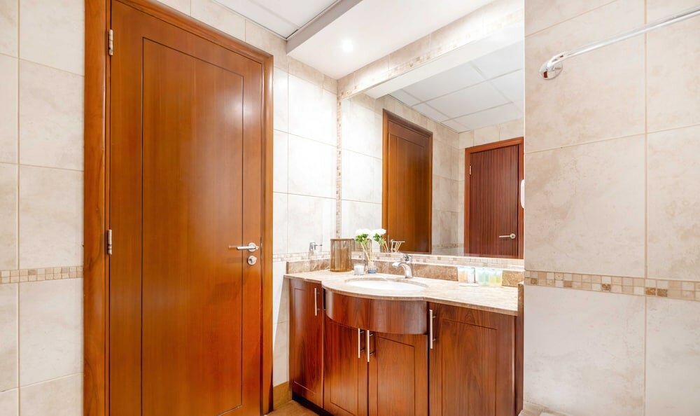 Фото Lux The Al Seef Marina 4 bed Suite