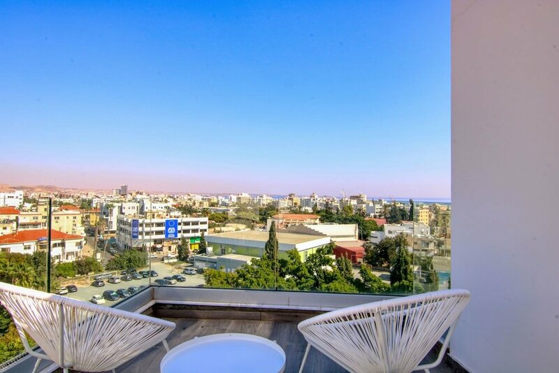 Гостиница Phaedrus Living Coral Suites Bliss в Ларнаке