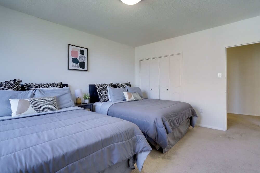 Фото Spacious Apt Crystal City With Gym