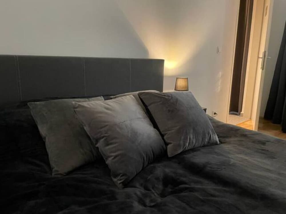 Фото Designer Apartment - 5 min to Center