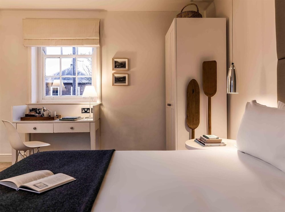 Фото The Crown hotel