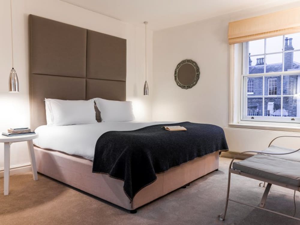 Фото The Crown hotel