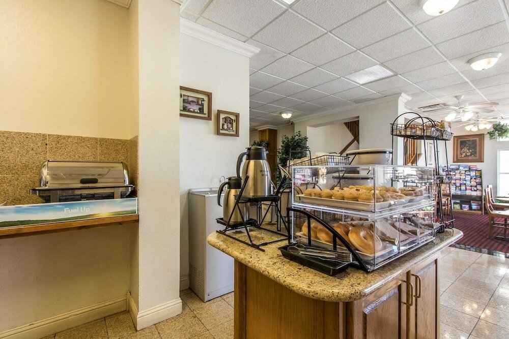 Фото Comfort Inn at Northwest Expressway